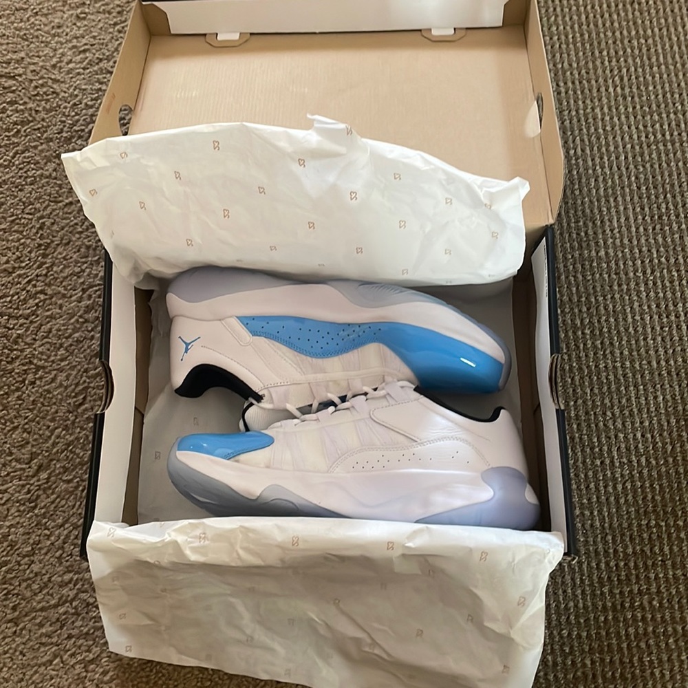 Jordan 11s CMFT Lows “white/university” blue